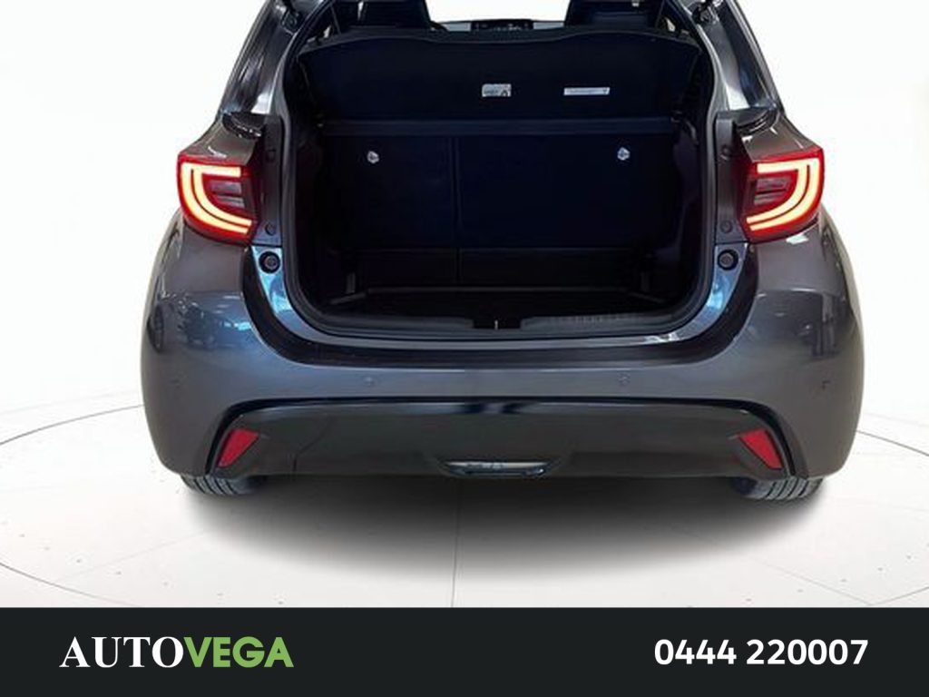 TOYOTA Yaris 1.5h lounge - 17