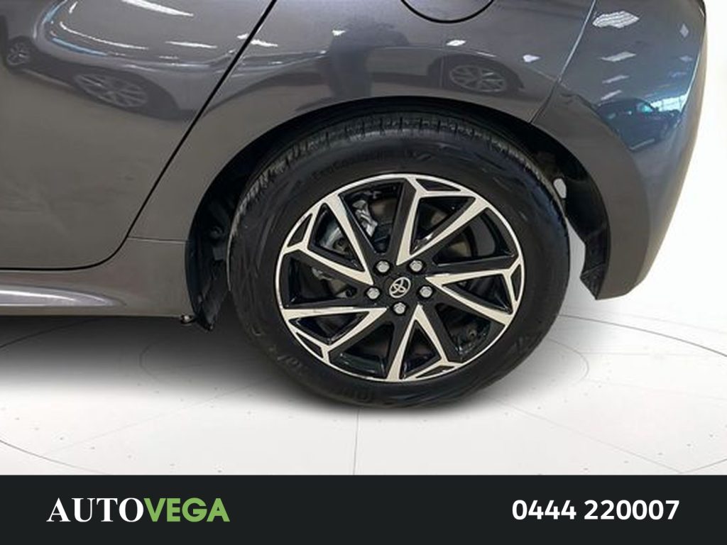 TOYOTA Yaris 1.5h lounge - 18