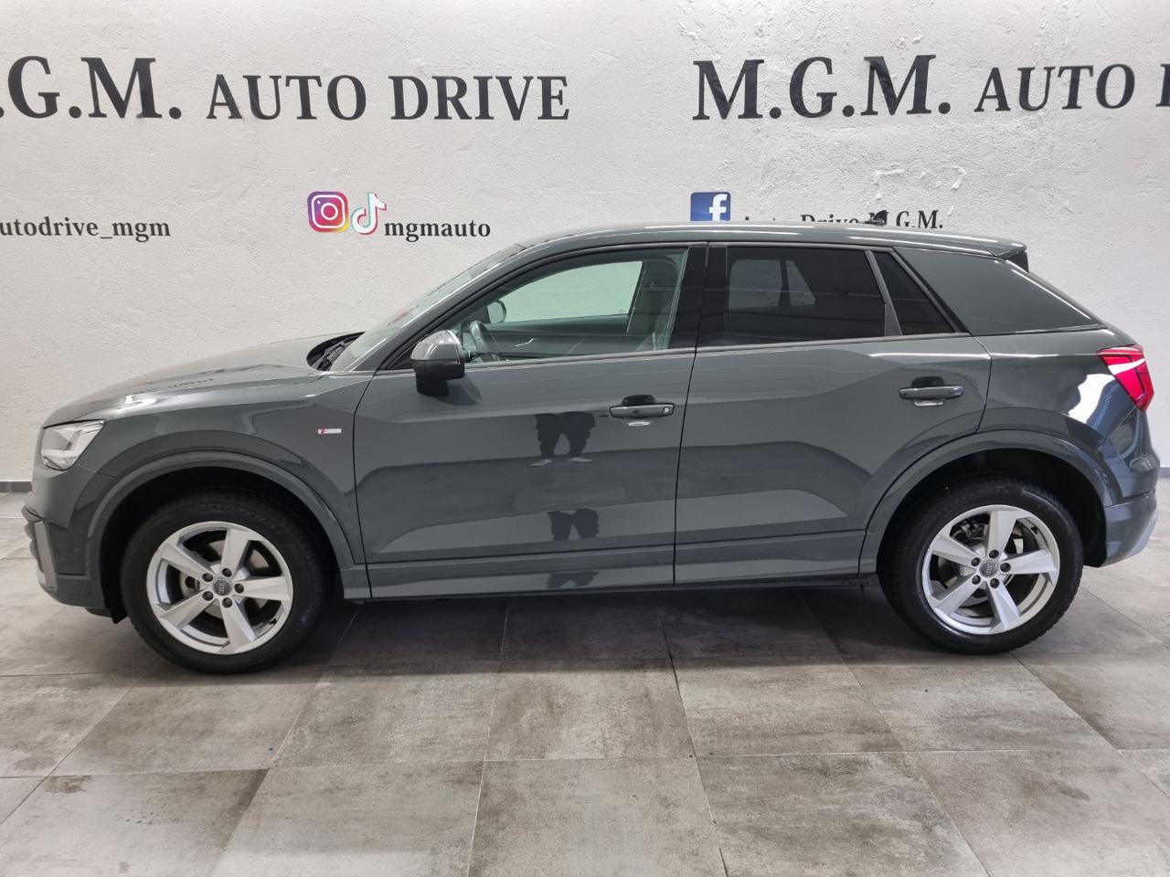 AUDI Q2 35 TFSI S tronic Identity Black - 2