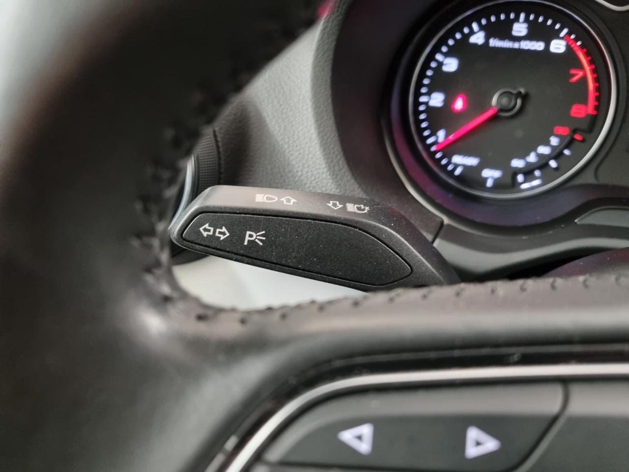 AUDI Q2 35 TFSI S tronic Identity Black - 36