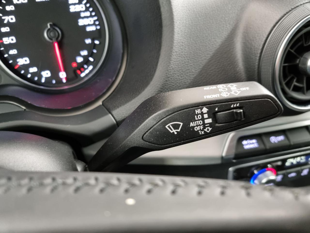 AUDI Q2 35 TFSI S tronic Identity Black - 35