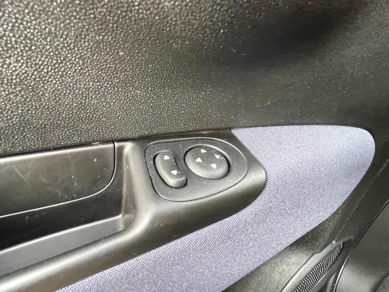 FIAT 500 1.0 Hybrid Red - 12