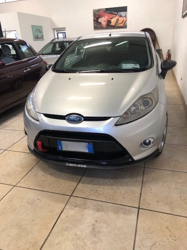 FORD Fiesta Argento metallizzato