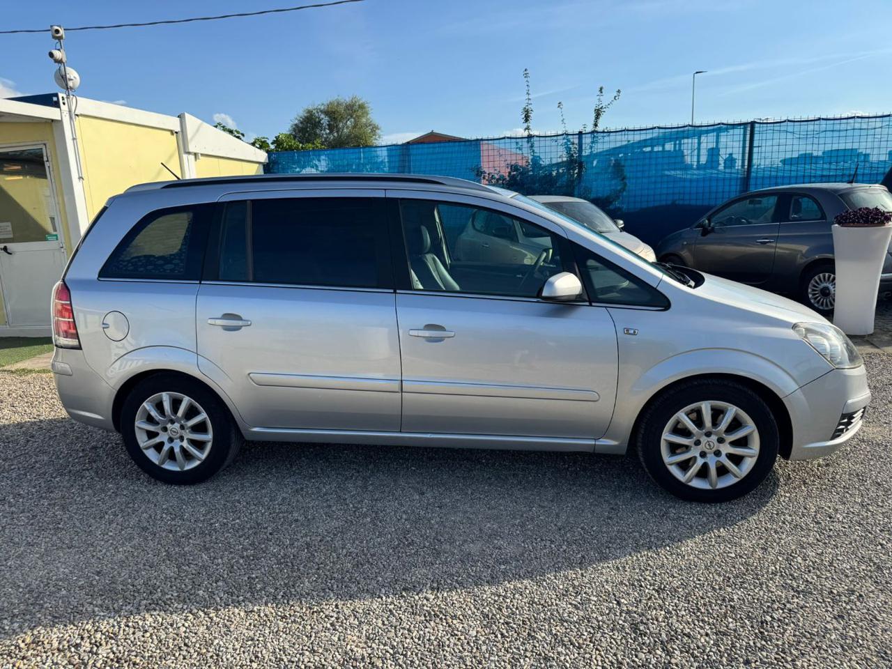 OPEL Zafira 1.9 CDTI 120CV Cosmo - 4