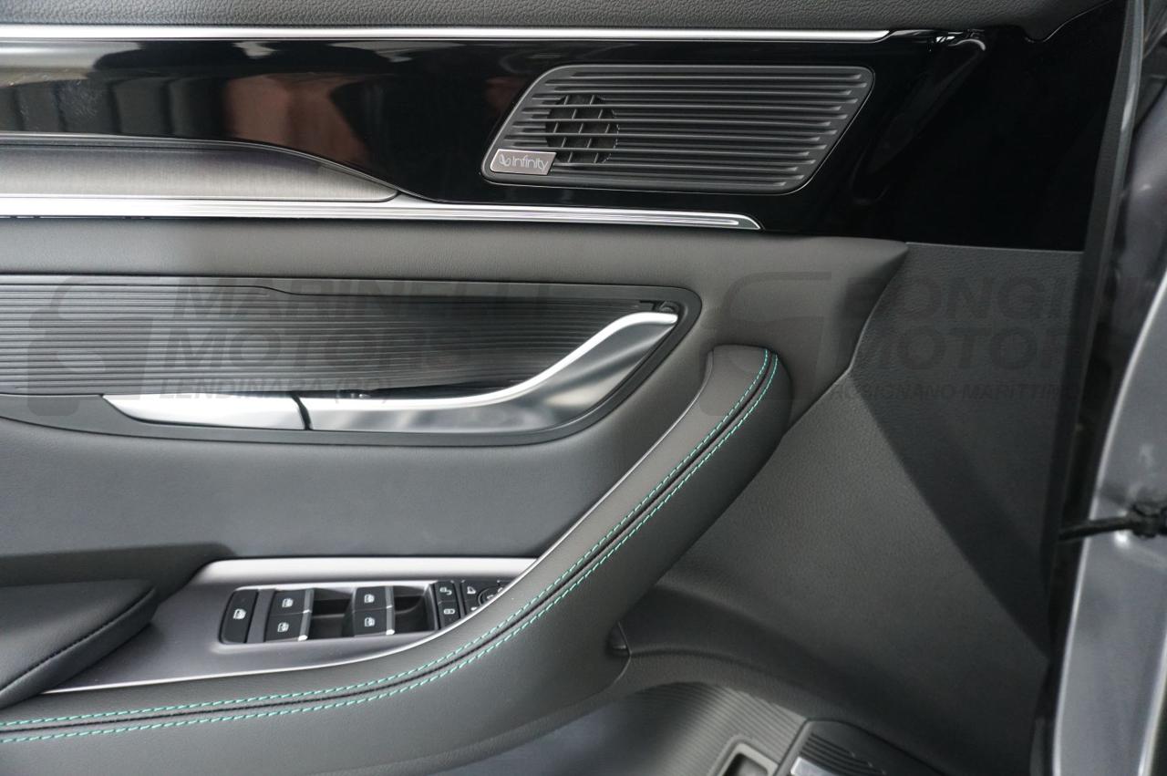 BYD Seal U DM-I 1.5 PHEV DESIGN 4WD - 23