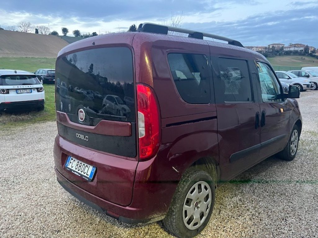 FIAT Doblo Doblò 1.6 MJT 16V 95CV Easy 7 posti - 4