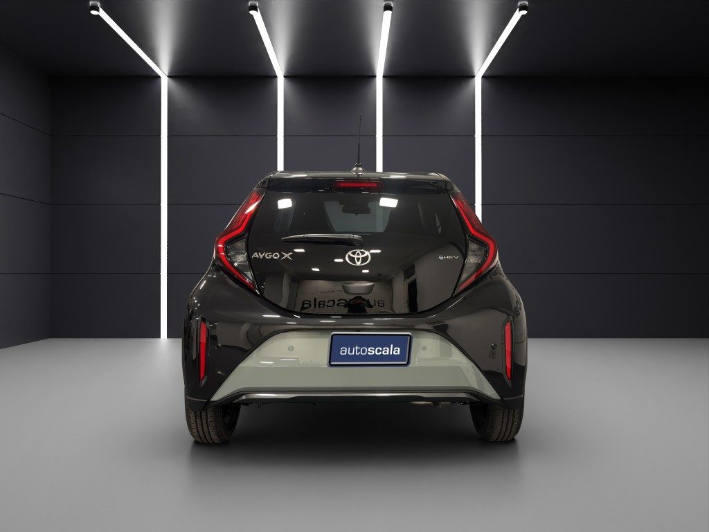 TOYOTA Aygo X 1.5 Hybrid 115 CV 5 porte Premium - 4