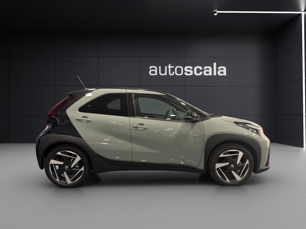 TOYOTA Aygo X 1.5 Hybrid 115 CV 5 porte Premium - 6