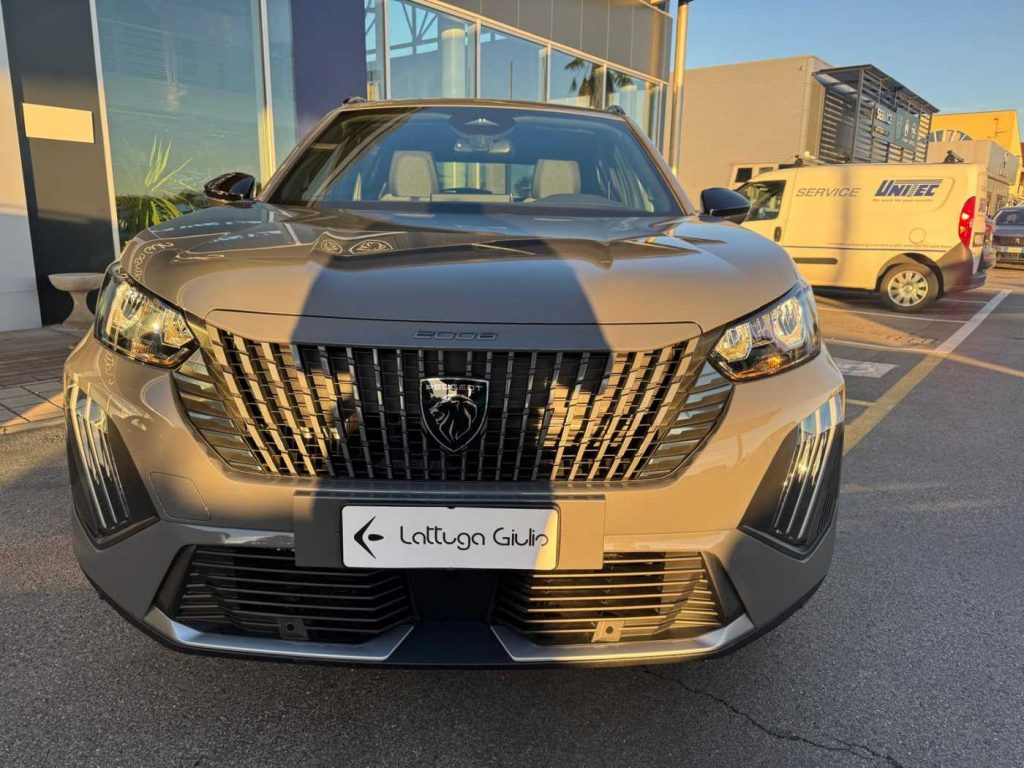 PEUGEOT 2008 Hybrid 145 e-DCS6 Allure - 3