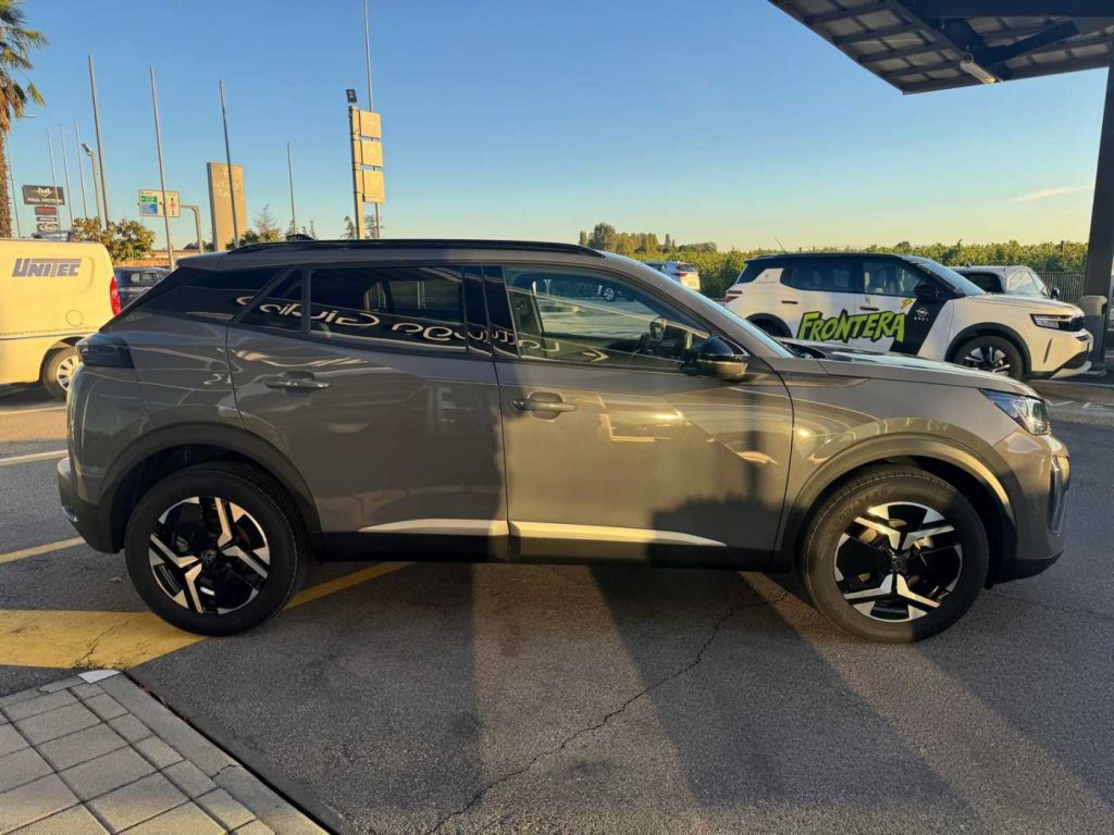 PEUGEOT 2008 Hybrid 145 e-DCS6 Allure - 5