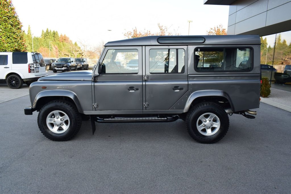 LAND ROVER Defender Defender 110 2.2 TD4 Station Wagon SE N1 AUTOCARRO - 4