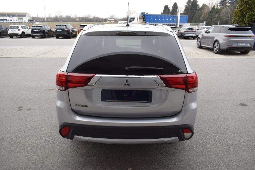 MITSUBISHI Outlander Outlander 2.2 DI-D 4WD 7p. - 6