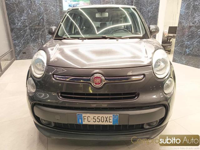 FIAT 500L Gris foncé Pastel
