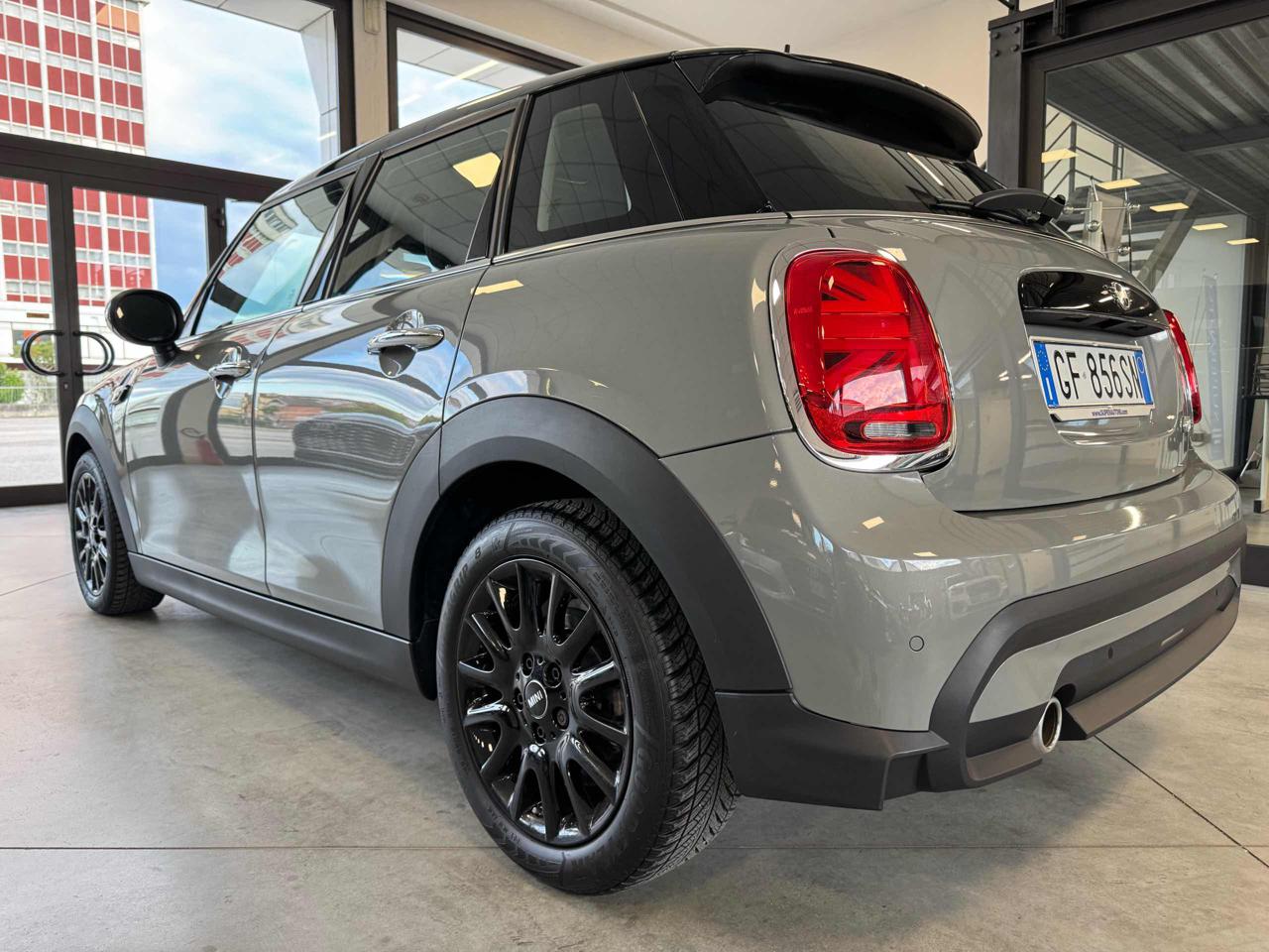 MINI Cooper 1.5 Cooper Camden 5 porte Cambio Automatico - 4