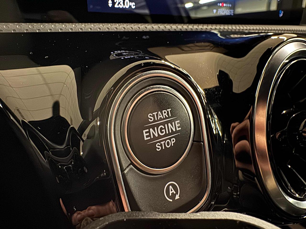 MERCEDES-BENZ A 200 d Sport - 17