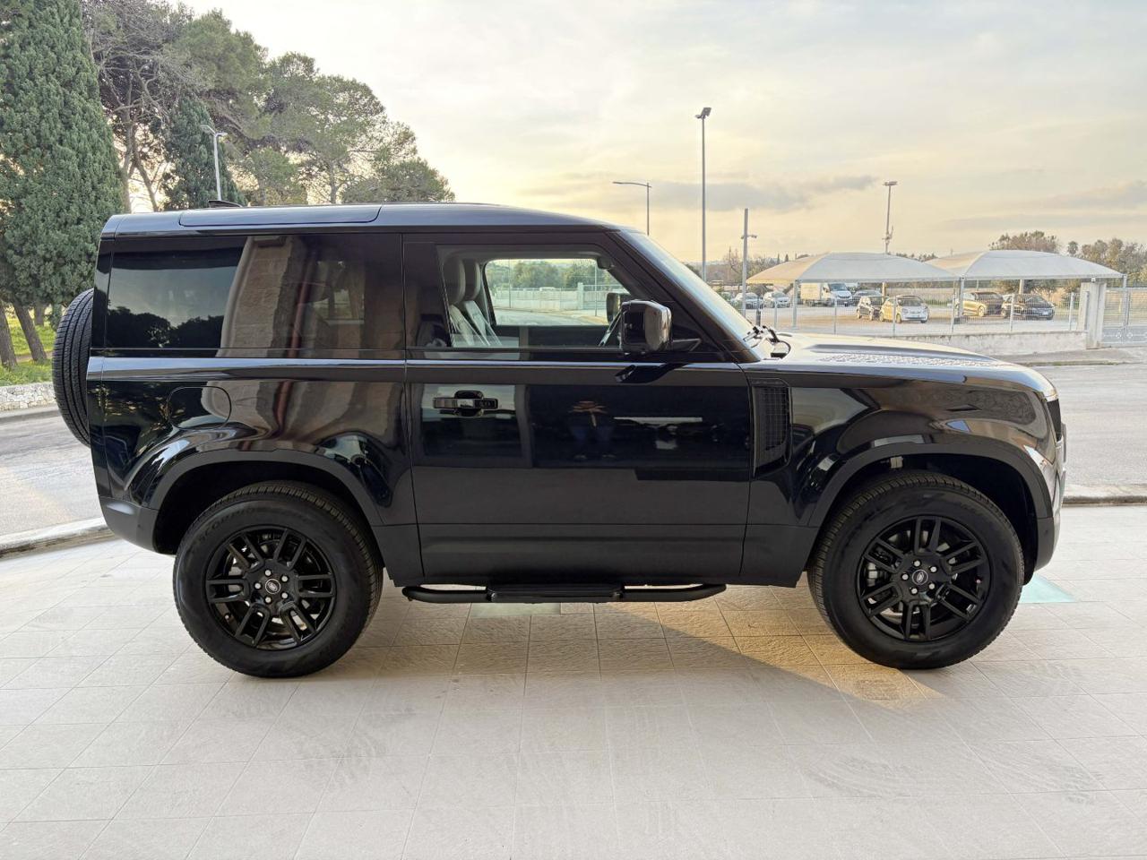 LAND ROVER Defender 90 3.0D I6 200 CV AWD Auto TOTAL BLACK. - 4