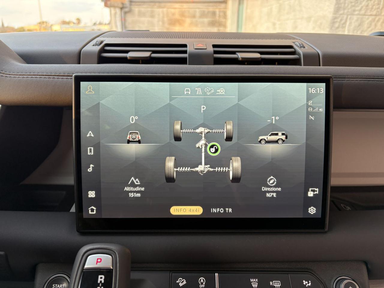 LAND ROVER Defender 90 3.0D I6 200 CV AWD Auto TOTAL BLACK. - 31