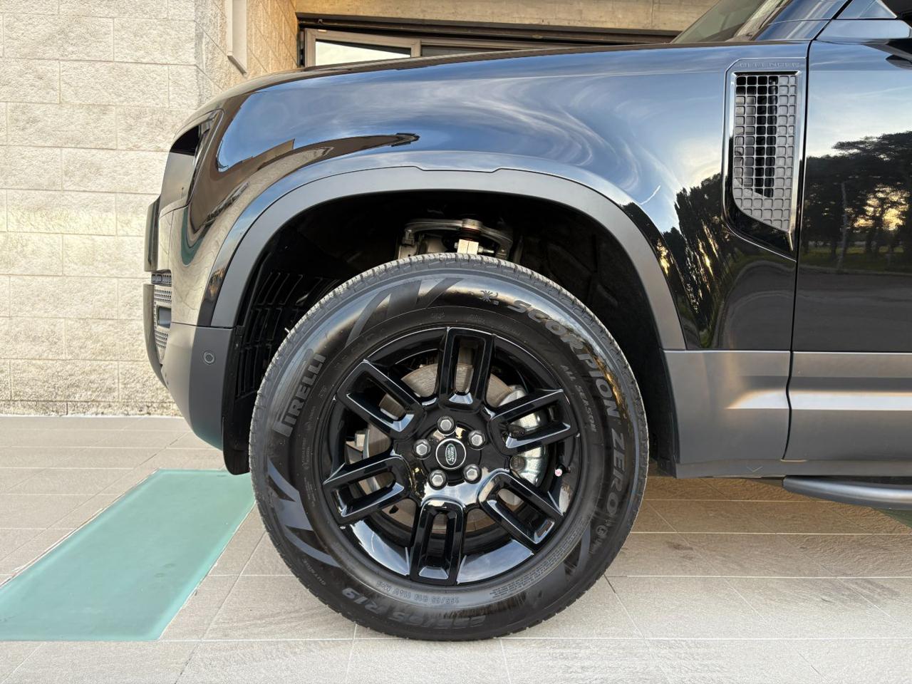 LAND ROVER Defender 90 3.0D I6 200 CV AWD Auto TOTAL BLACK. - 49