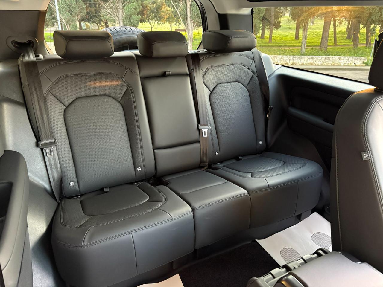 LAND ROVER Defender 90 3.0D I6 200 CV AWD Auto TOTAL BLACK. - 11