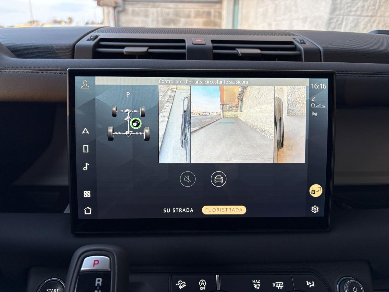 LAND ROVER Defender 90 3.0D I6 200 CV AWD Auto TOTAL BLACK. - 44