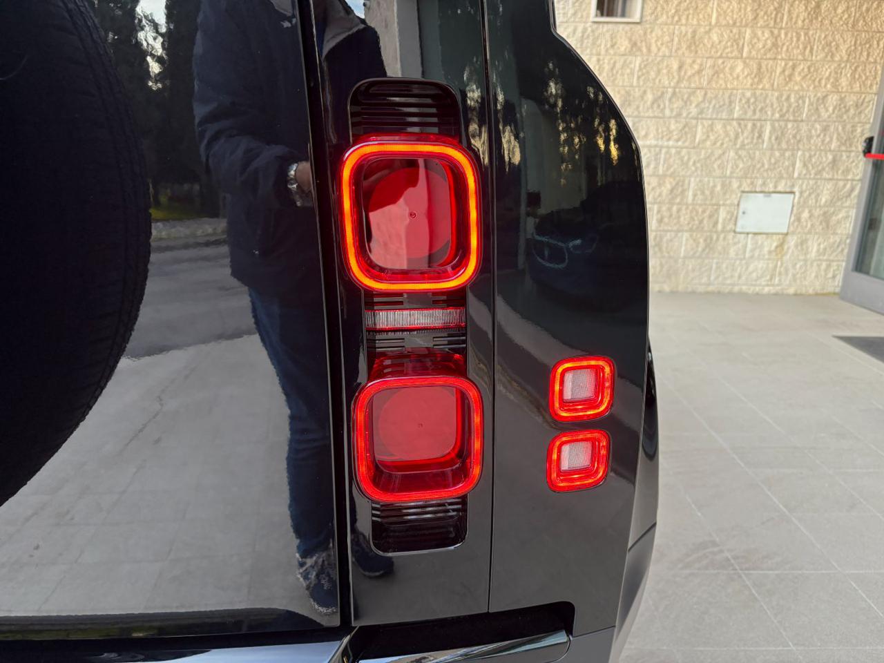 LAND ROVER Defender 90 3.0D I6 200 CV AWD Auto TOTAL BLACK. - 48