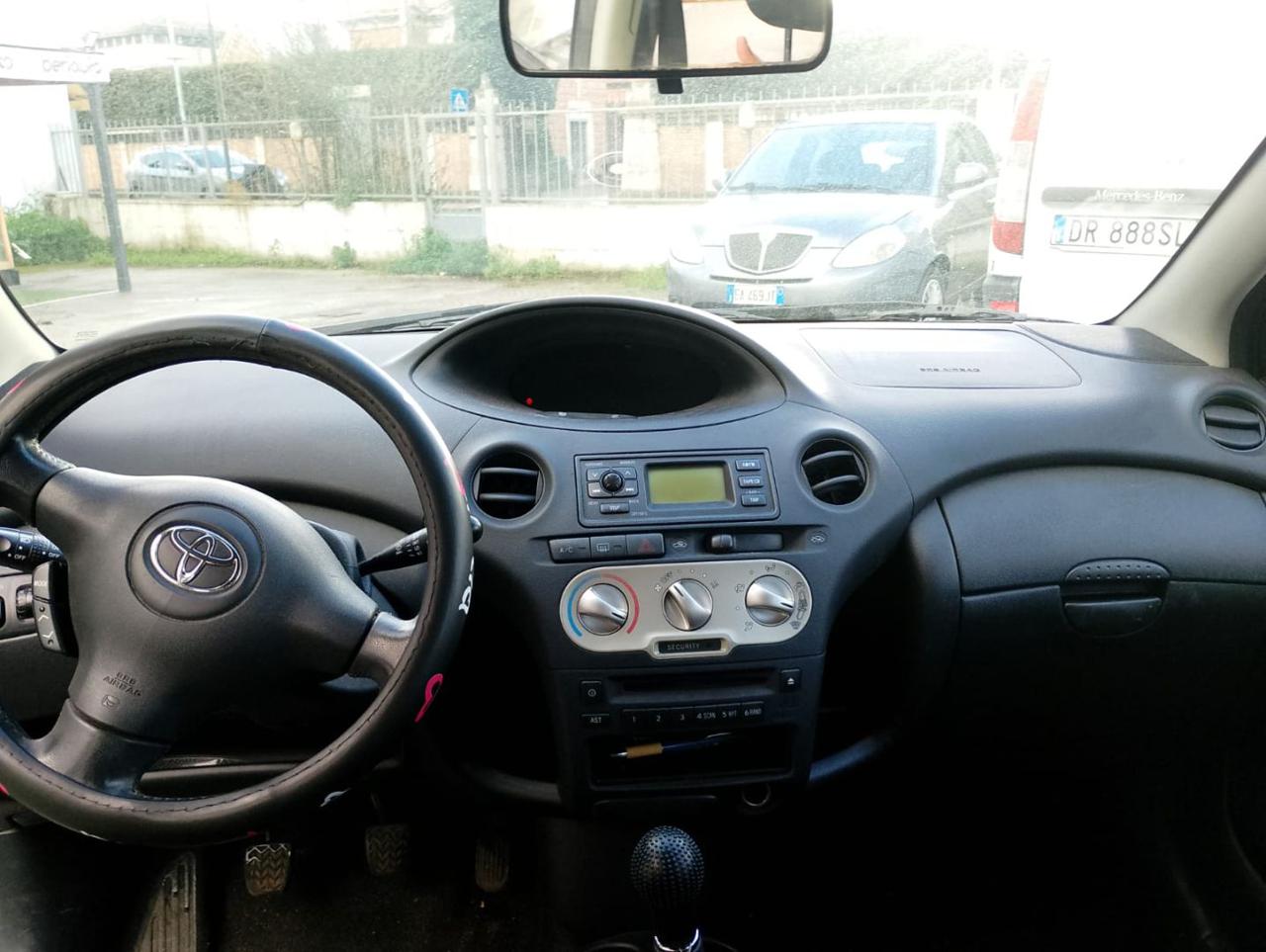 TOYOTA Yaris 1.0i 16V cat 5 porte Sol - 8