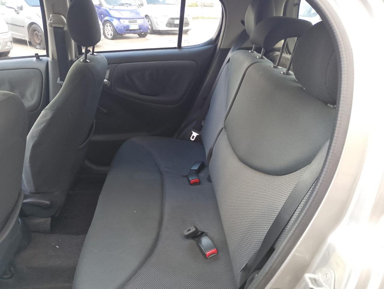 TOYOTA Yaris 1.0i 16V cat 5 porte Sol - 11