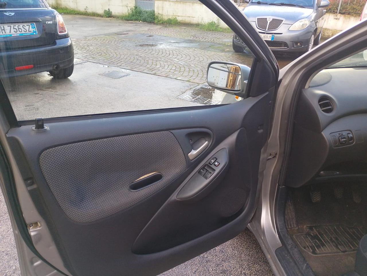 TOYOTA Yaris 1.0i 16V cat 5 porte Sol - 6