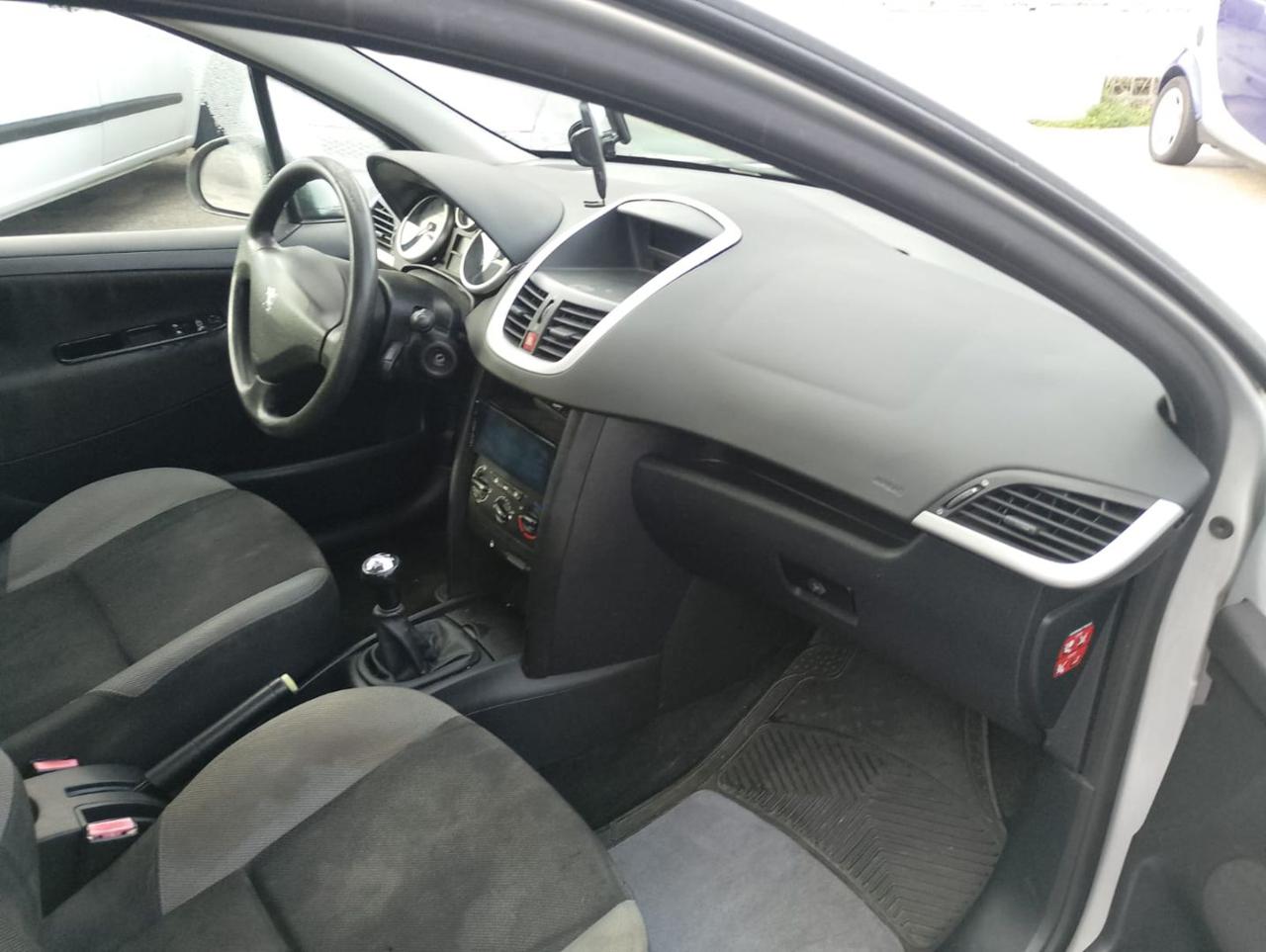 PEUGEOT 207 1.4 HDi 70CV 5p. XT - 11