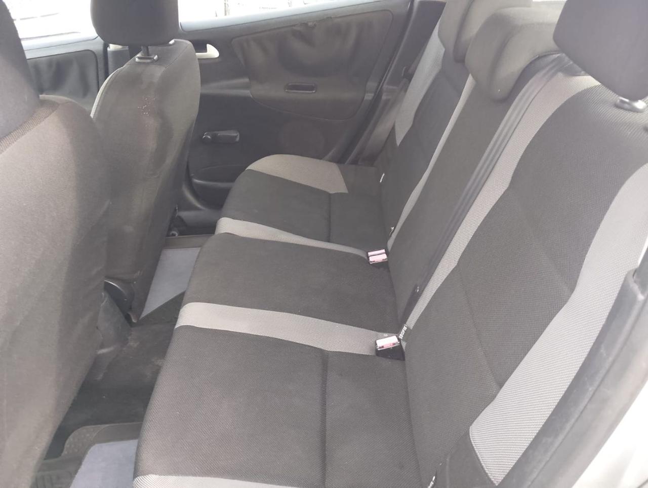 PEUGEOT 207 1.4 HDi 70CV 5p. XT - 12