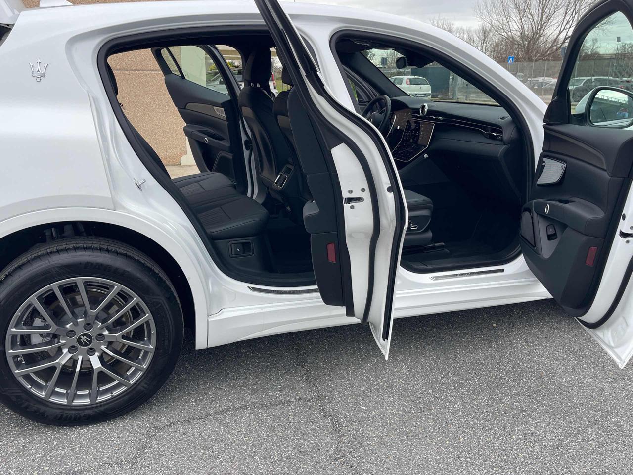 MASERATI Grecale MHEV 300 CV AWD GT Hybrid 12.000 km - 27