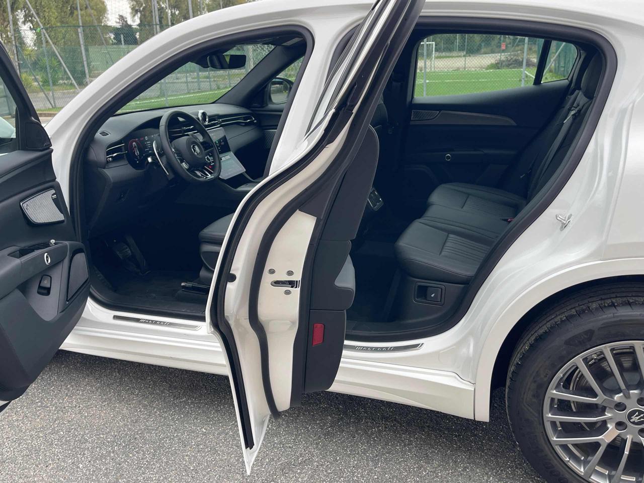 MASERATI Grecale MHEV 300 CV AWD GT Hybrid 12.000 km - 25