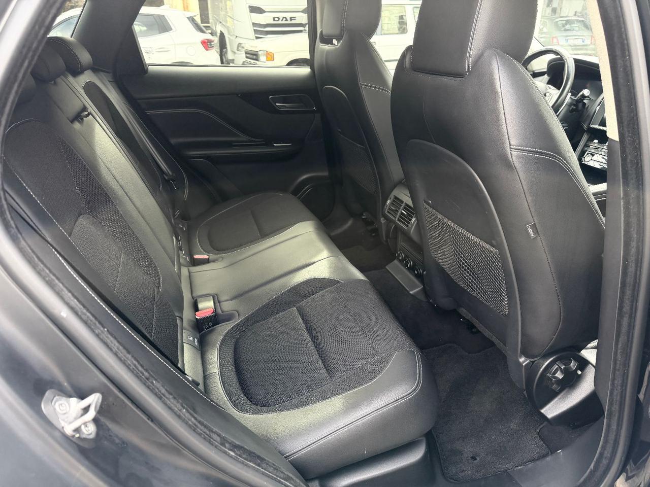 JAGUAR F-Pace 2.0 D 180 CV aut. R-Sport - 17