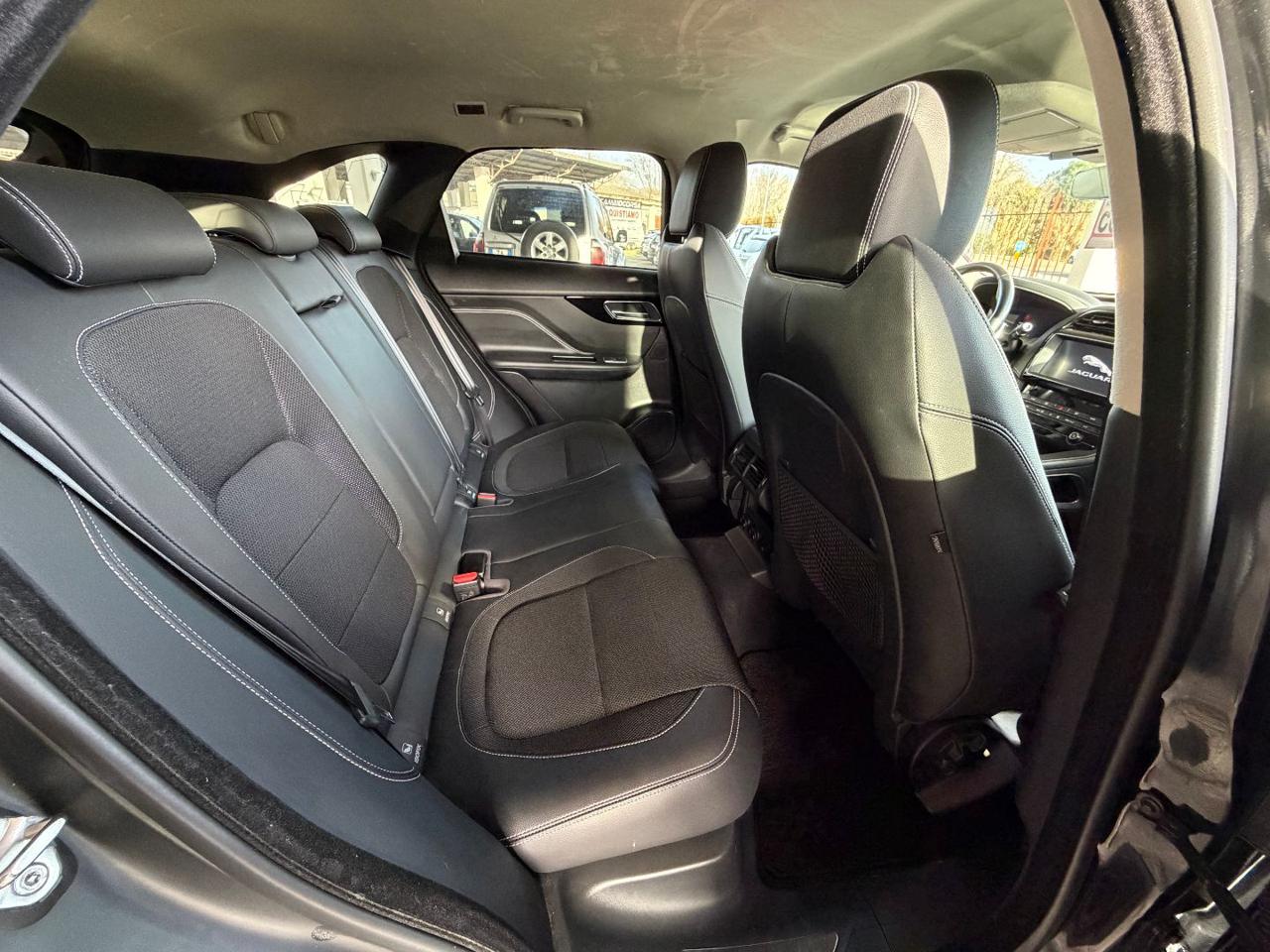 JAGUAR F-Pace 2.0 D 180 CV aut. R-Sport - 17