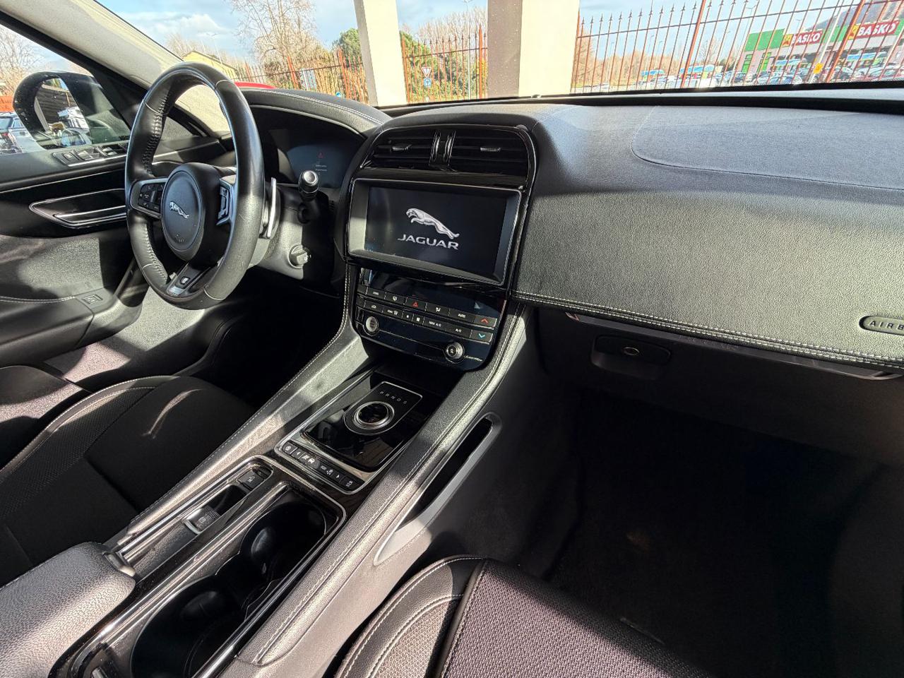 JAGUAR F-Pace 2.0 D 180 CV aut. R-Sport - 25