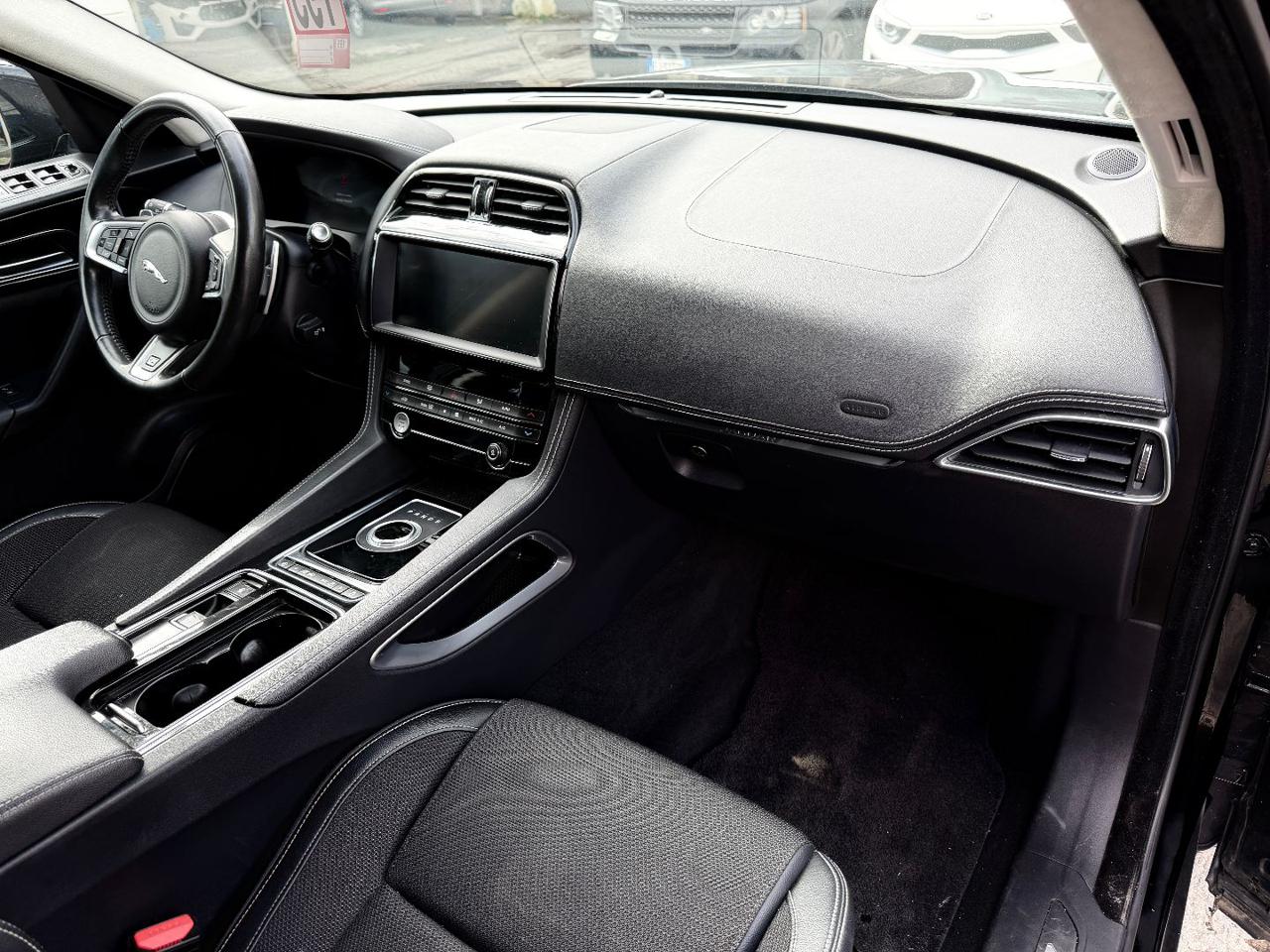 JAGUAR F-Pace 2.0 D 180 CV aut. R-Sport - 19