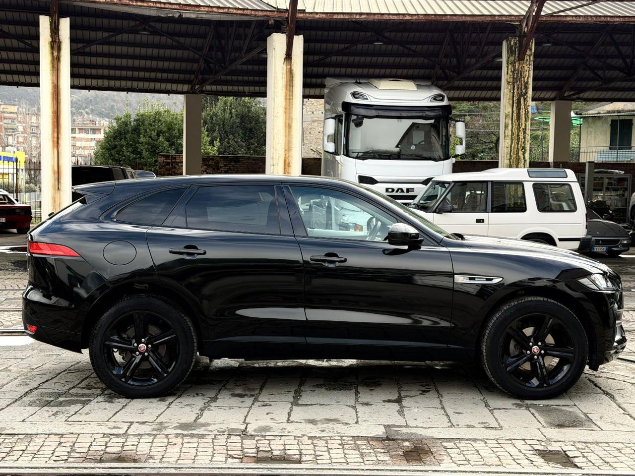 JAGUAR F-Pace 2.0 D 180 CV aut. R-Sport - 8