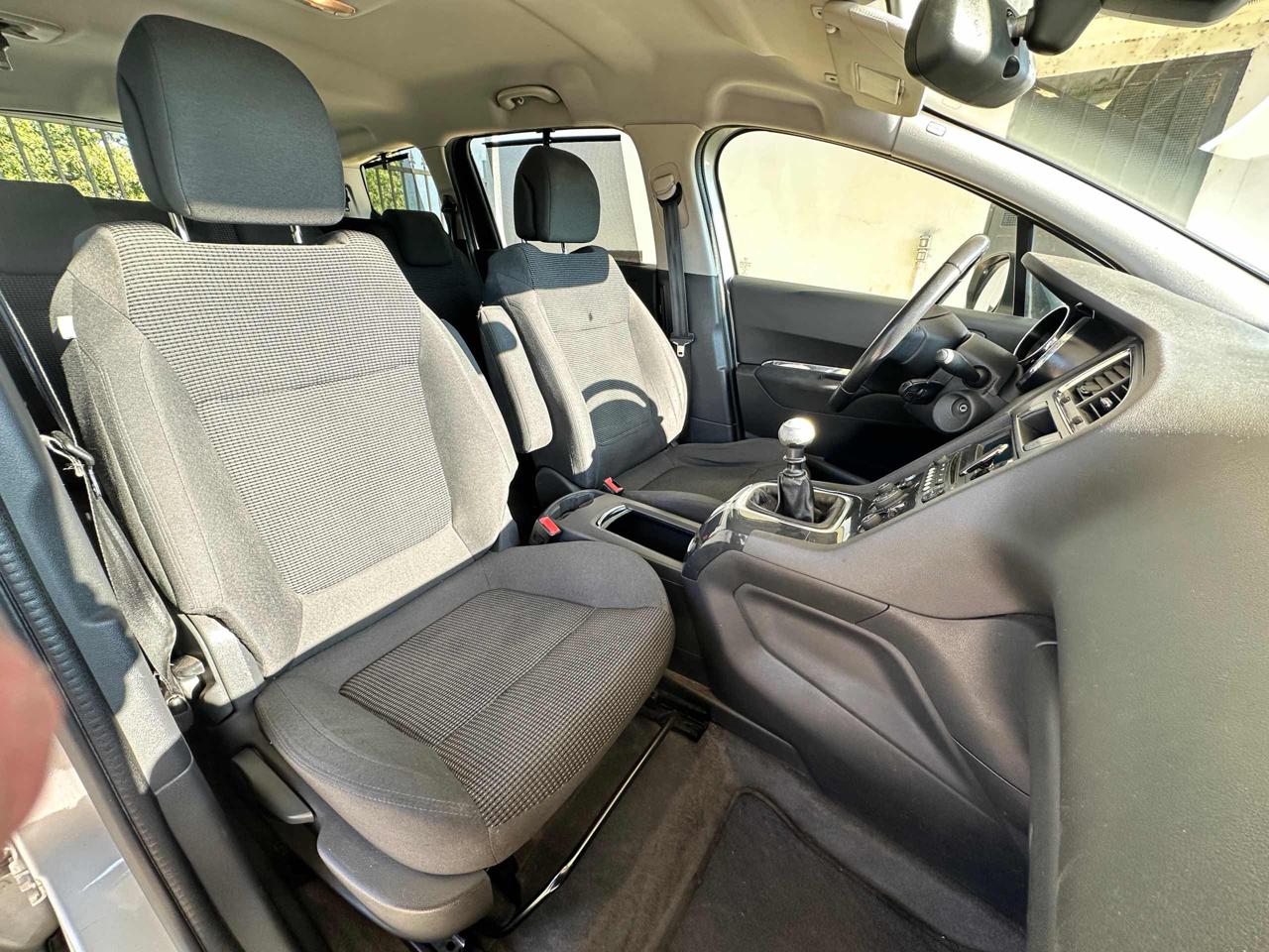 PEUGEOT 5008 1.6 HDi 115CV Business 7 POSTI  FARI FENDINEBBIA - 16