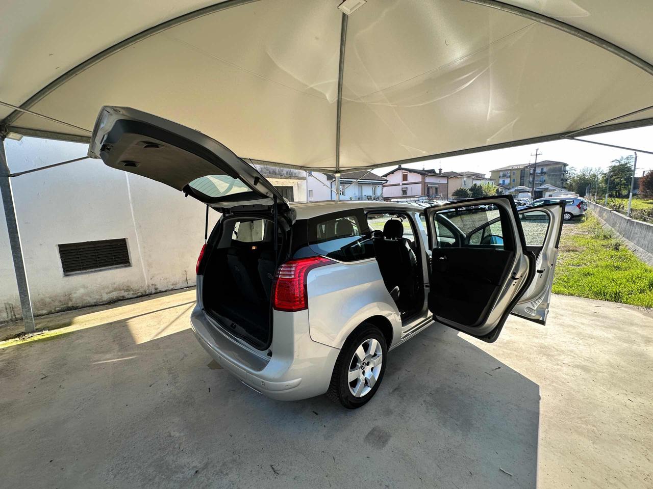 PEUGEOT 5008 1.6 HDi 115CV Business 7 POSTI  FARI FENDINEBBIA - 45