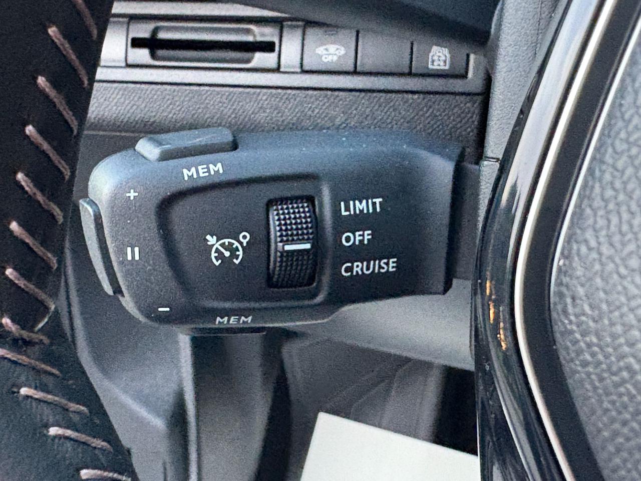 PEUGEOT 3008 1.5 BlueHDi 130 S&S Active Business - 23