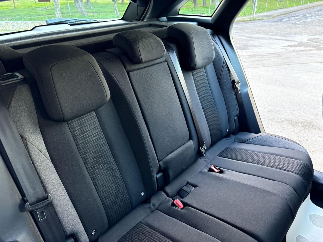 PEUGEOT 3008 1.5 BlueHDi 130 S&S Active Business - 19