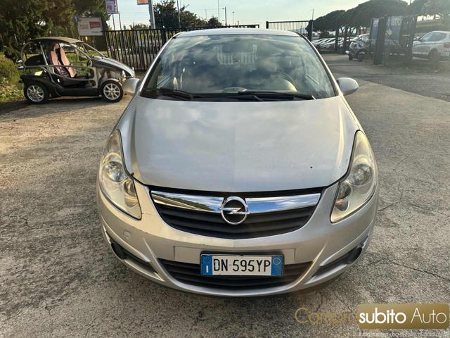 OPEL Corsa Gris Pastel