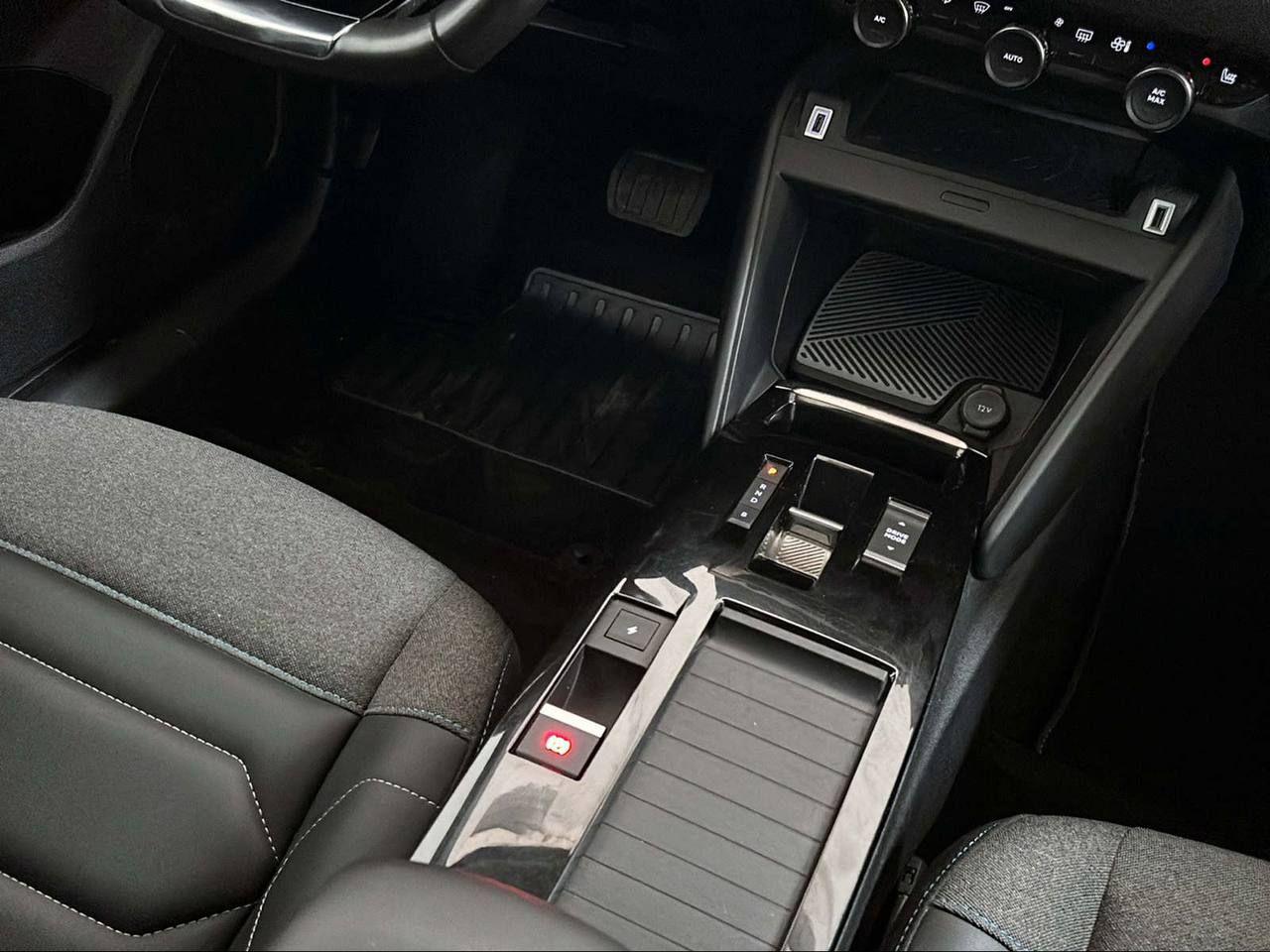 CITROEN C4 motore elettrico 136 CV Shine TETTO APRIBILE - 26