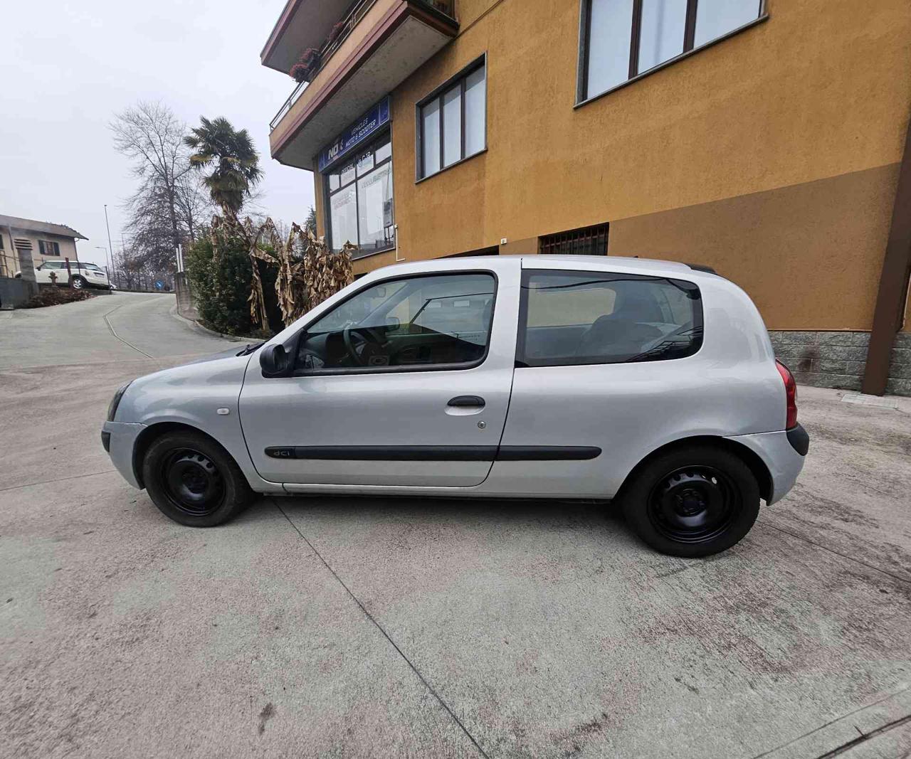 RENAULT Clio 1.5 dCi 82CV cat 5 porte Limited GANCIO TRAINO - 8