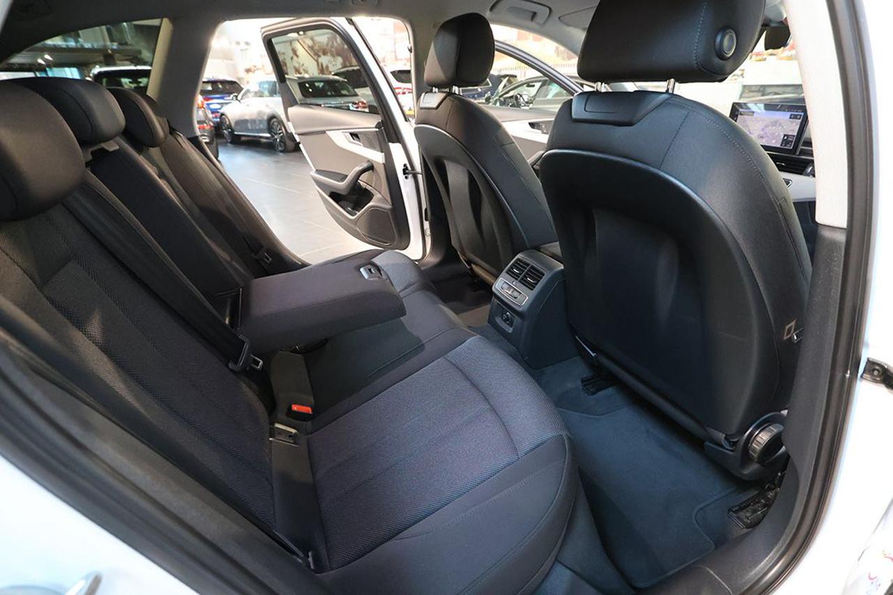 AUDI A4 35 TFSI Avant S-Tronic Business Advanced - 19