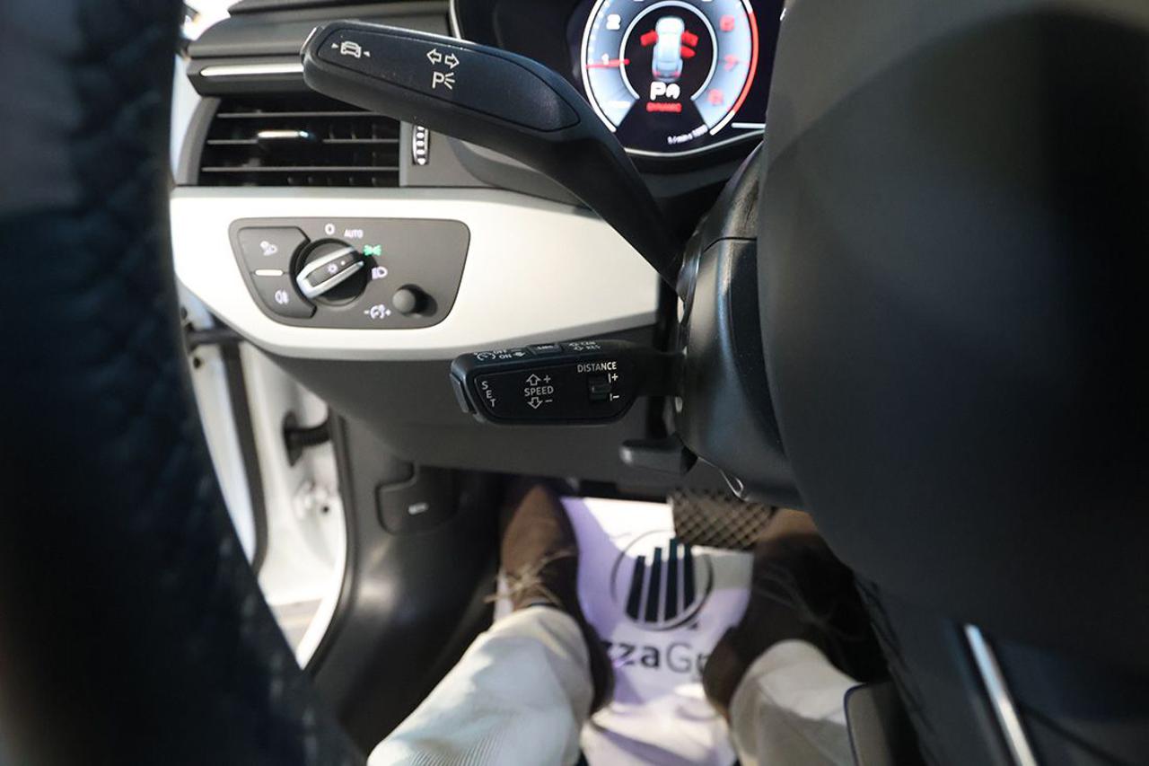 AUDI A4 35 TFSI Avant S-Tronic Business Advanced - 23