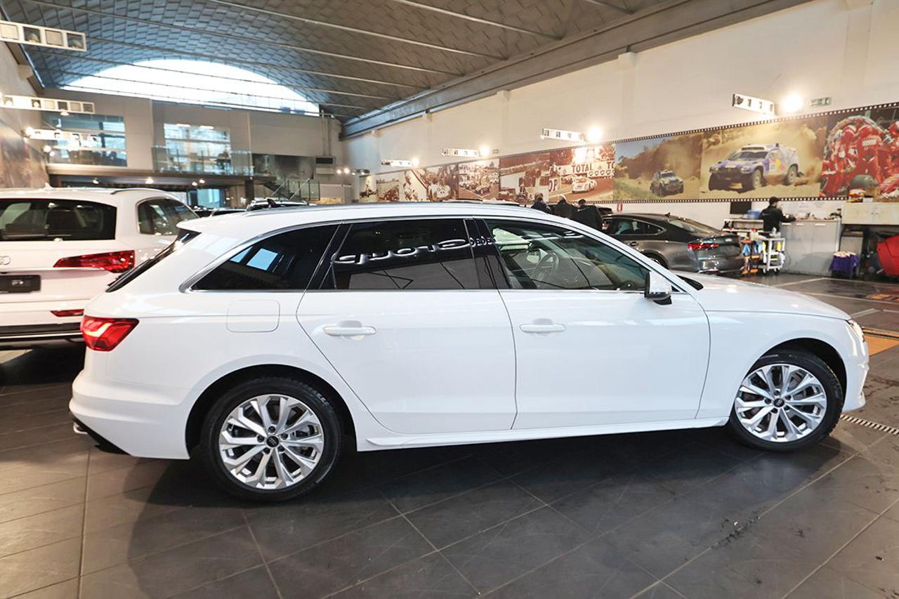 AUDI A4 35 TFSI Avant S-Tronic Business Advanced - 10