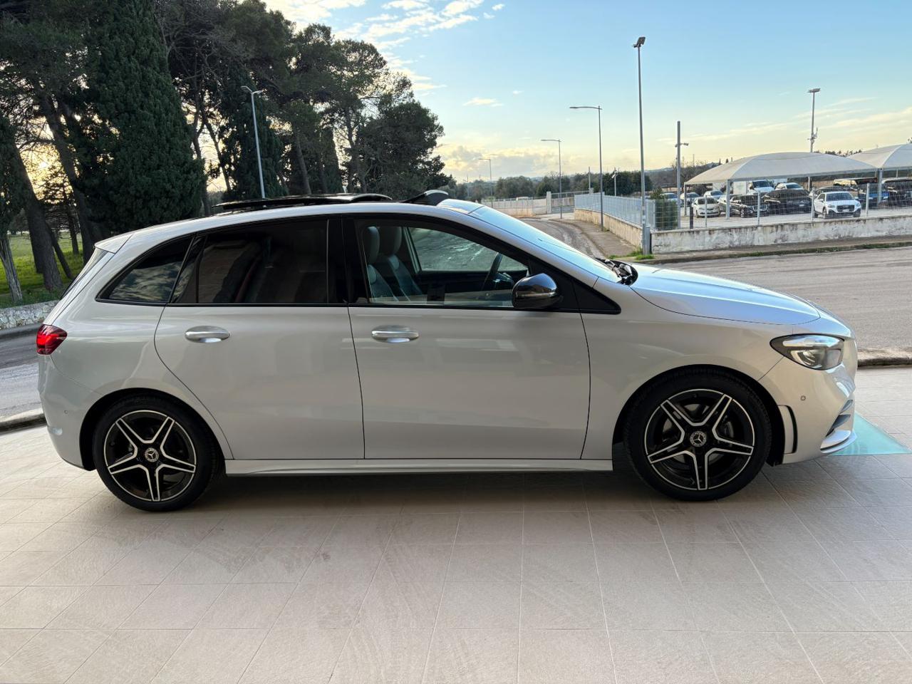 MERCEDES-BENZ B 180 d Automatic AMG Line Premium Pack Night - 4