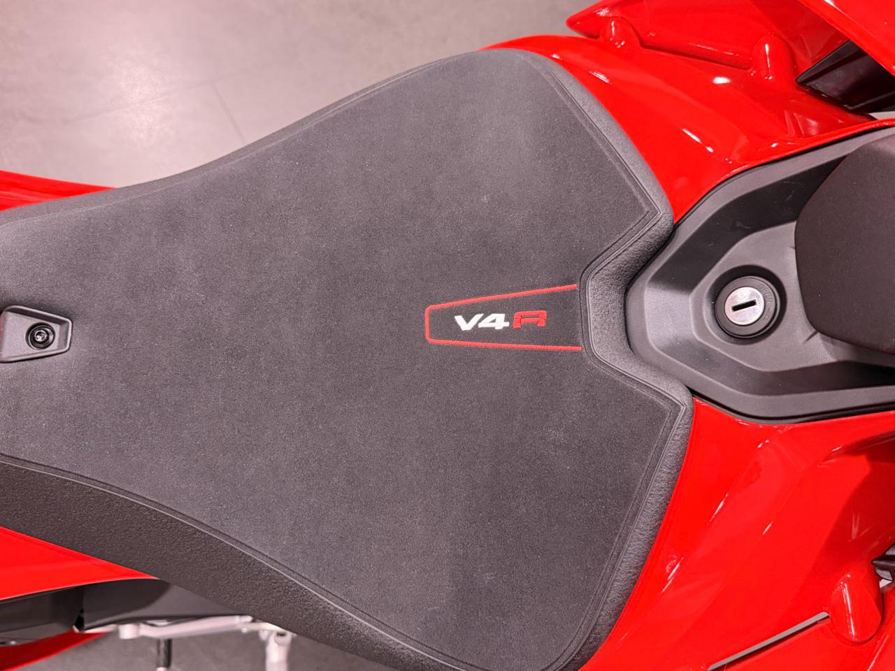 DUCATI Panigale V4 R - 12