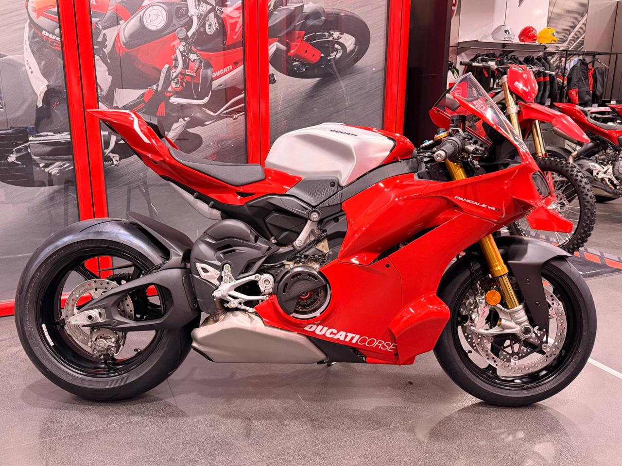 DUCATI Panigale V4 R - 2